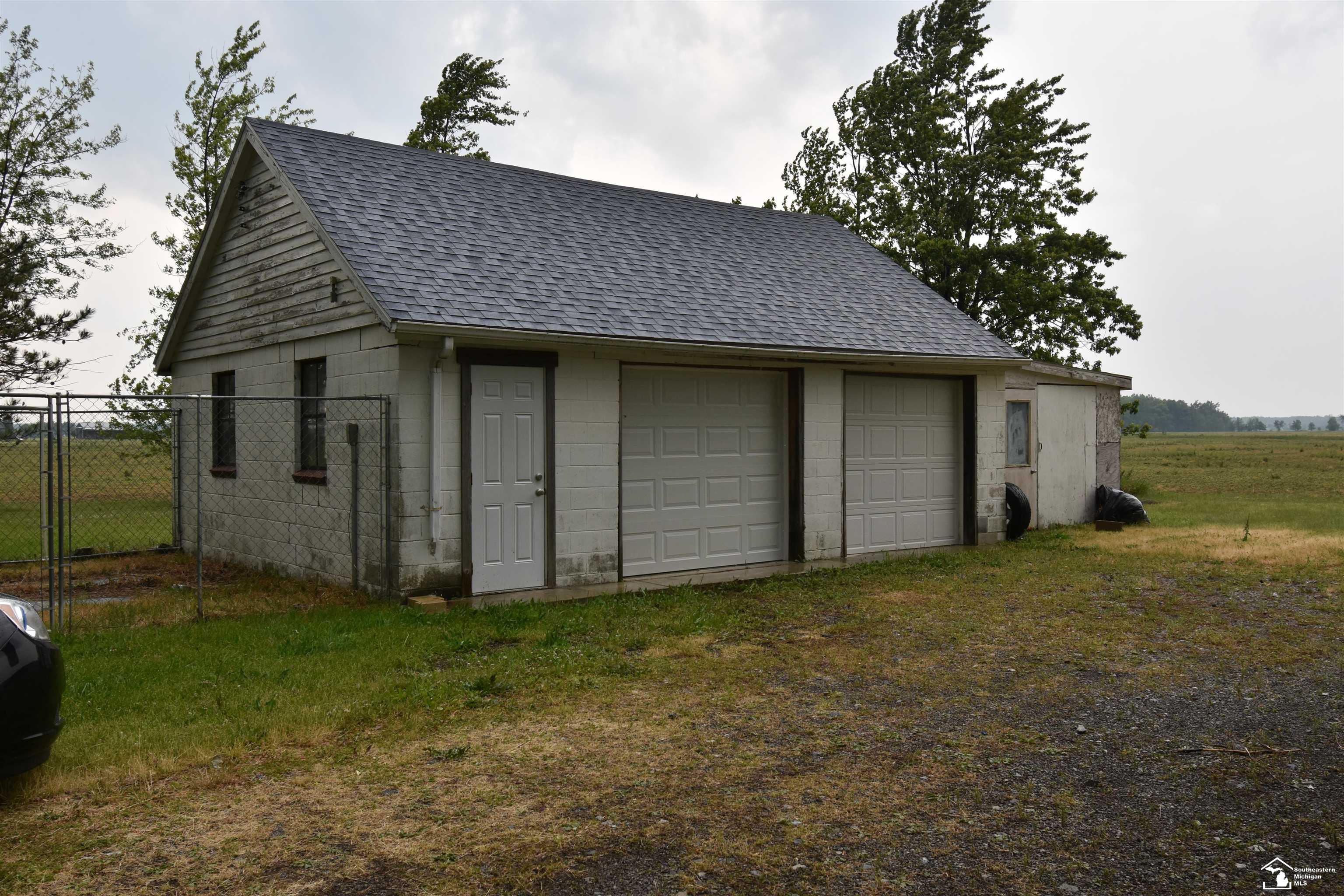 7652 Holloway Road Britton, MI 49229 - Photo 26 of 29 Garage