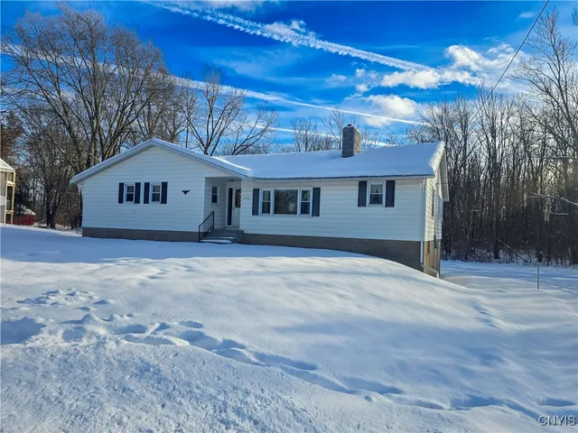 $325,000 | 5386 Mud Mill Road, Clay, NY 13029