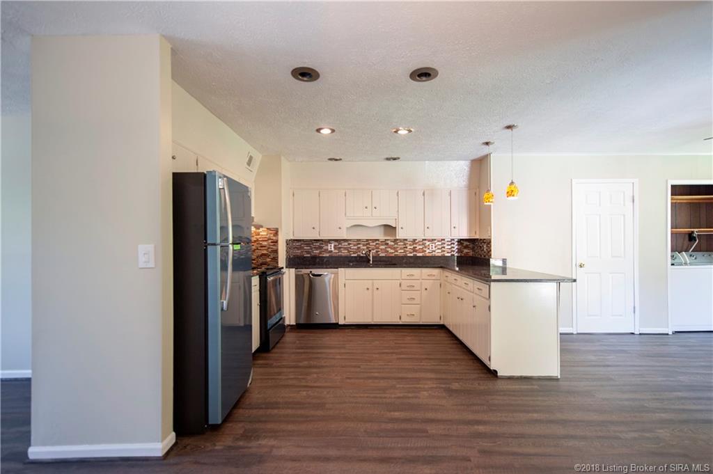 1821 Valley View Road New Albany, IN 47150 - Photo 5 of 31 Gallery Image 5