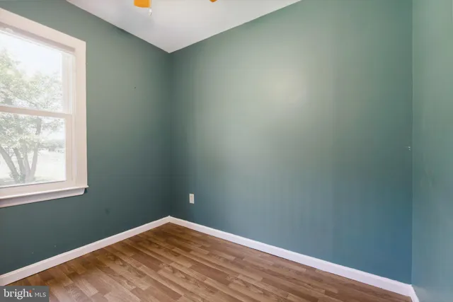 a view of empty room with window