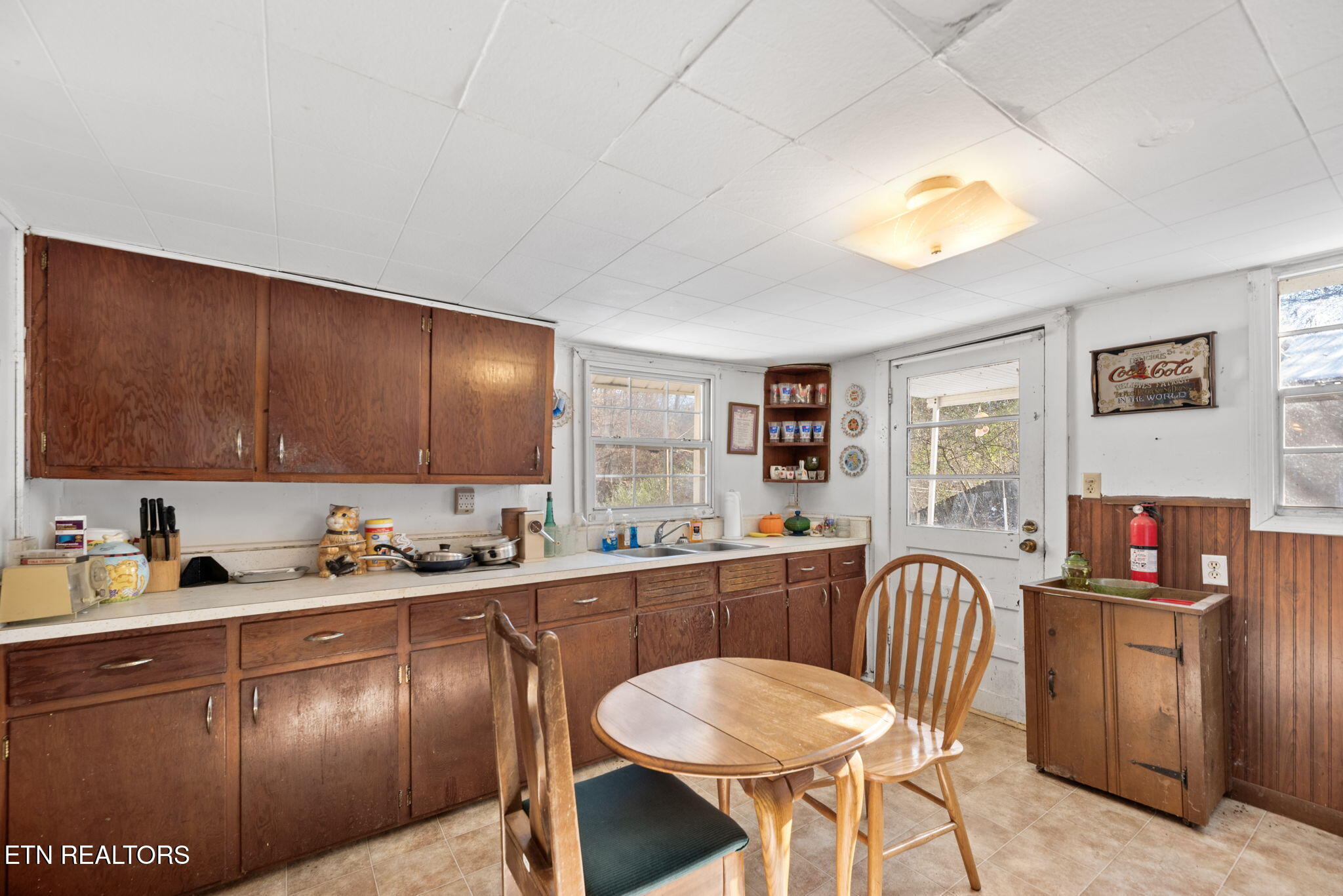 512 Spring Street Clinton, TN 37716 - Photo 15 of 20 15-web-or-mls-Sprng512 (42)