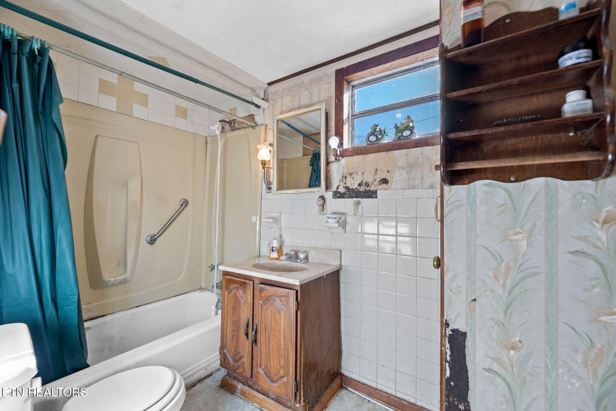 512 Spring Street Clinton, TN 37716 - Photo 18 of 20 18-web-or-mls-Sprng512 (51)