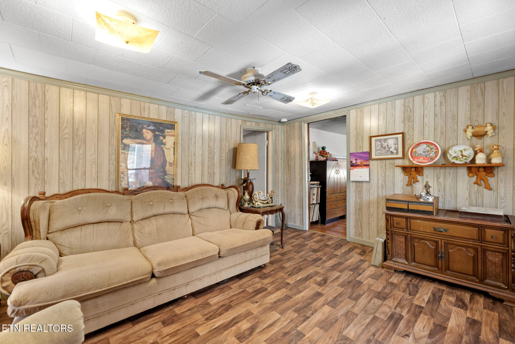 512 Spring Street Clinton, TN 37716 - Photo 5 of 20 5-web-or-mls-Sprng512 (12)