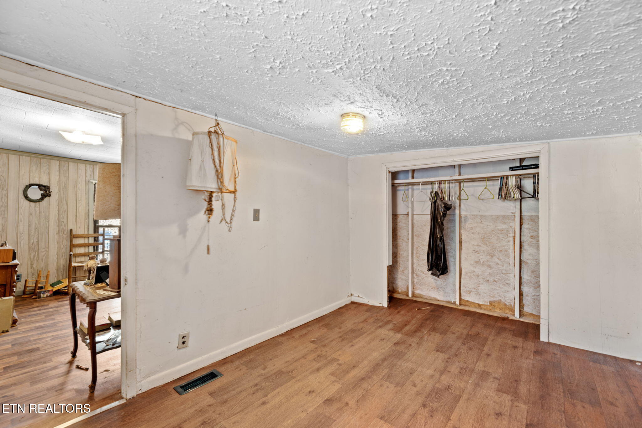 512 Spring Street Clinton, TN 37716 - Photo 7 of 20 7-web-or-mls-Sprng512 (18)