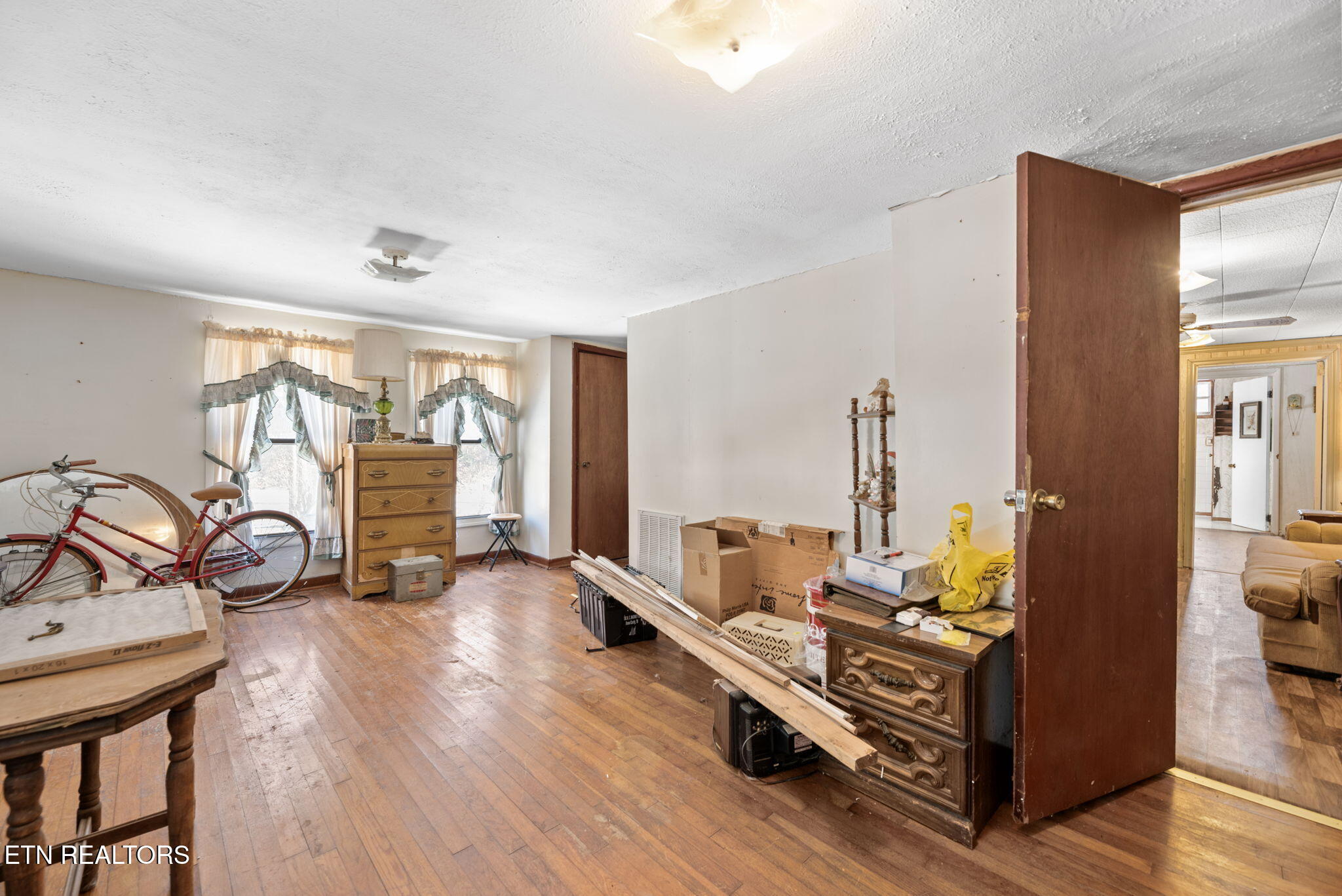 512 Spring Street Clinton, TN 37716 - Photo 9 of 20 9-web-or-mls-Sprng512 (24) (2)