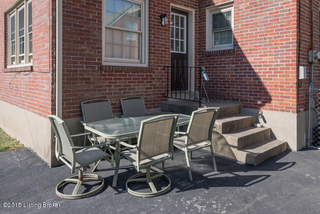 223 Ridgeway Avenue Louisville, KY 40207 - Photo 6 of 30 006