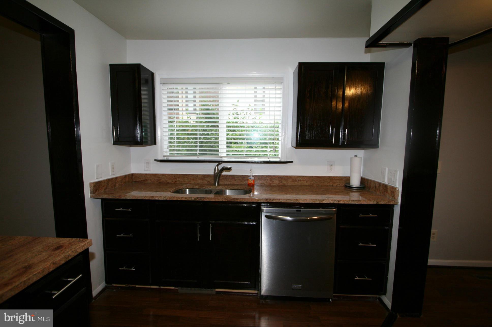 5313 Lightning View Road Columbia, MD 21045 - Photo 5 of 23 Kitchen with granite counters