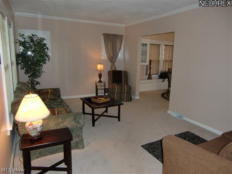 1054 Yellowstone Road Cleveland, OH 44121 - Photo 2 of 19