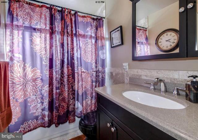 6005 Burnt Oak Road Baltimore, MD 21228 - Photo 14 of 30 Bath