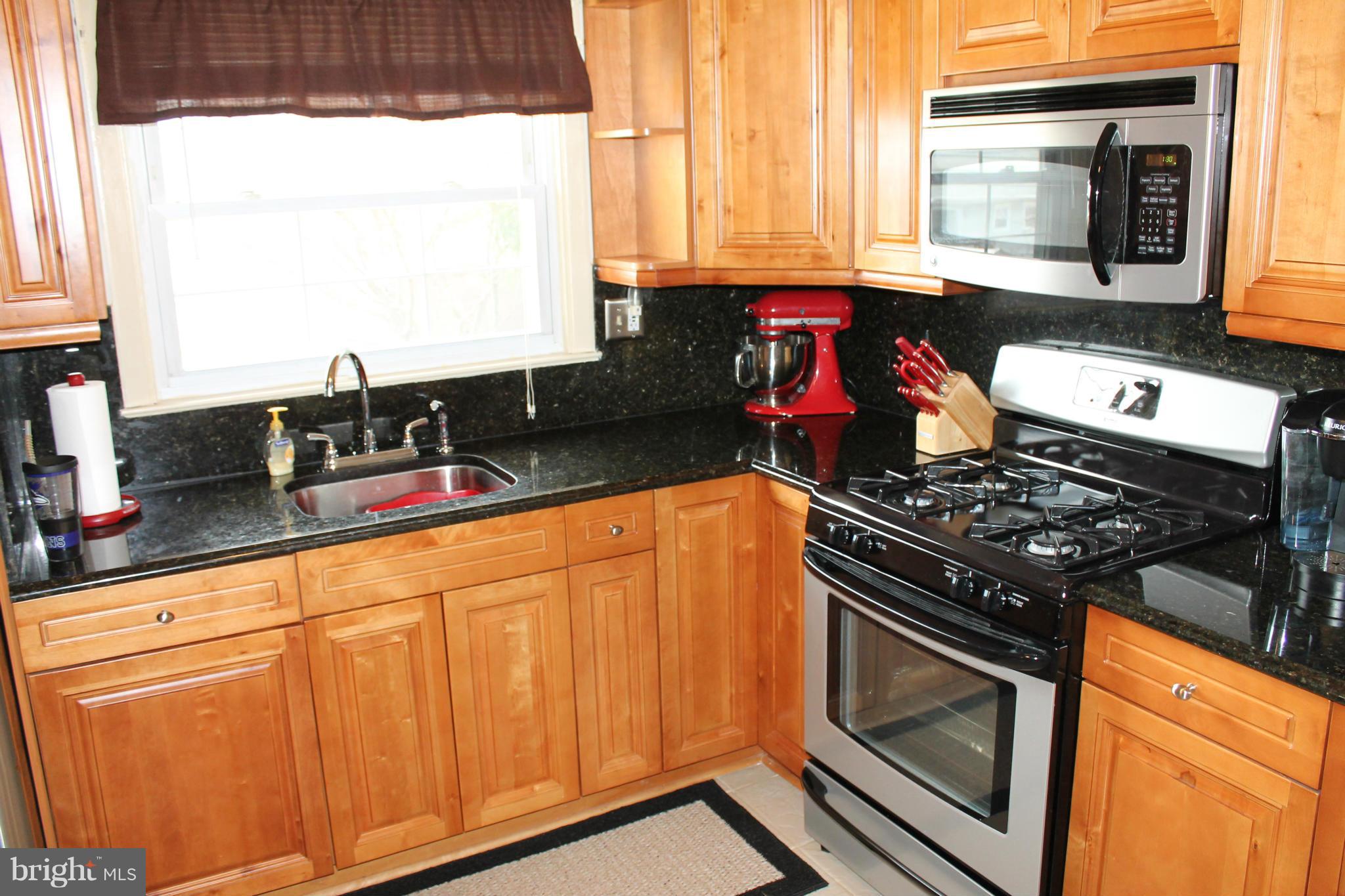 6005 Burnt Oak Road Baltimore, MD 21228 - Photo 9 of 30 Kitchen