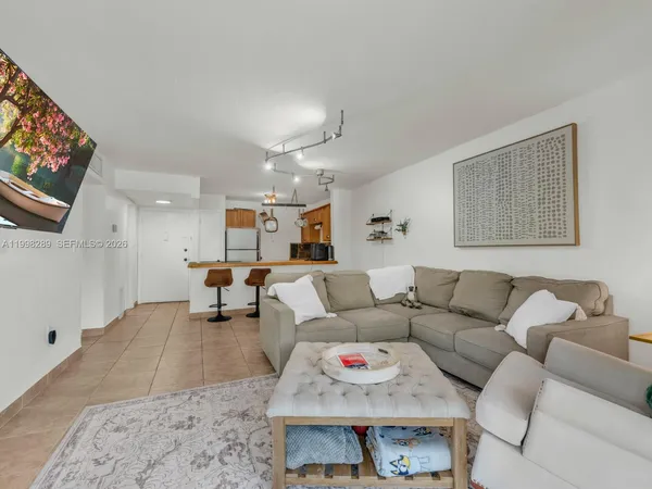 $1,800 | 7403 Southwest 82nd Street, Unit 201N, Miami, FL 33143
