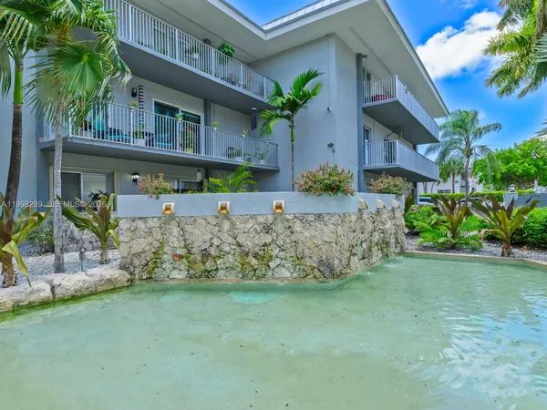 $1,800 | 7403 Southwest 82nd Street, Unit 201N, Miami, FL 33143