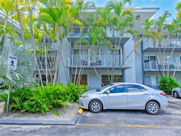 $1,800 | 7403 Southwest 82nd Street, Unit 201N, Miami, FL 33143