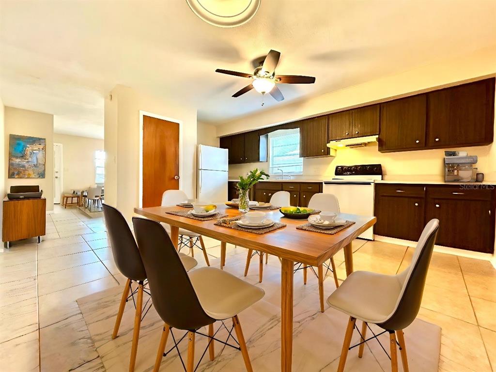 530 Park Avenue, Unit 532 Umatilla, FL 32784 - Photo 6 of 26 a view of a dining room with furniture