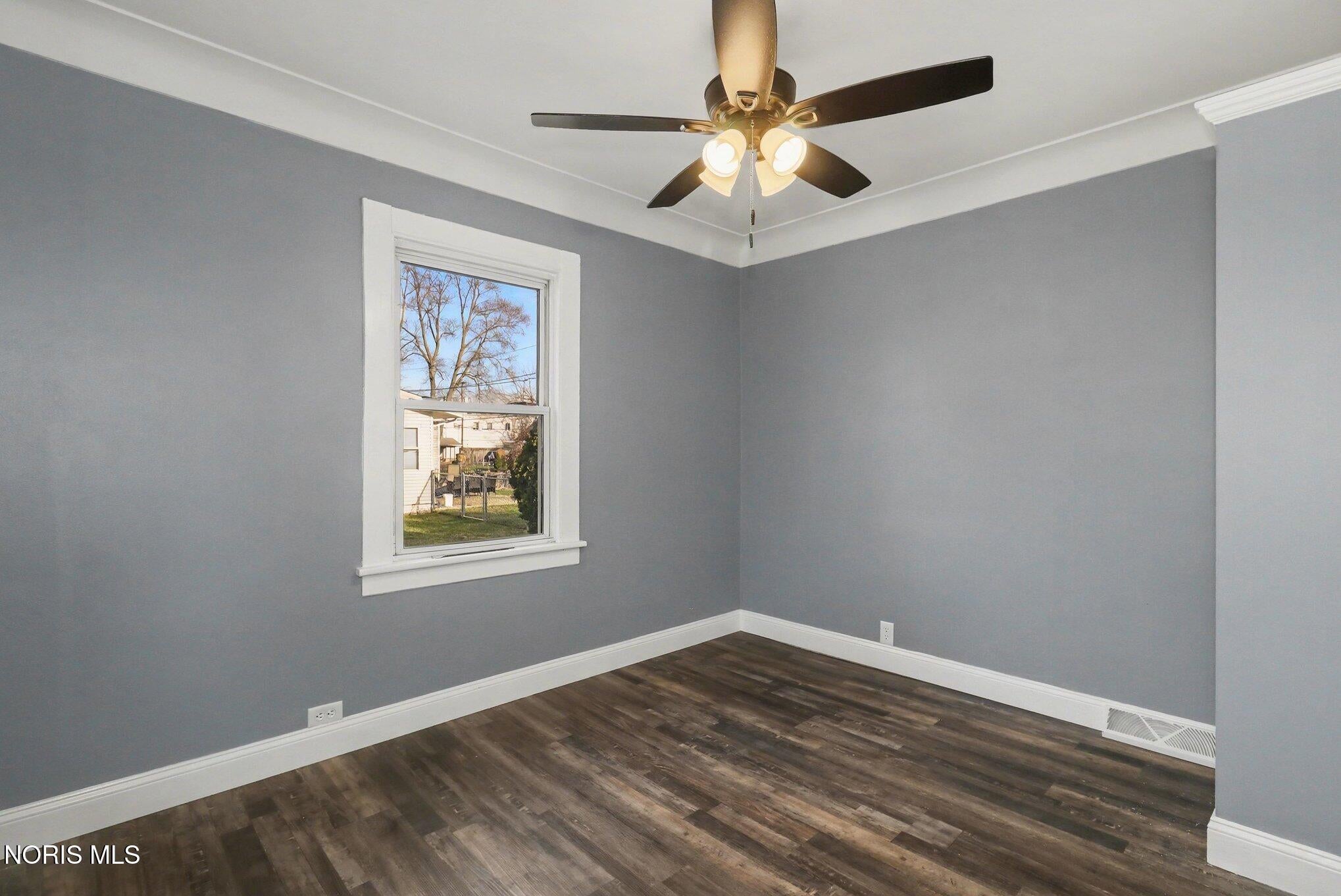 5349 Collomore Road Toledo, OH 43615 - Photo 11 of 22 008_file_2866