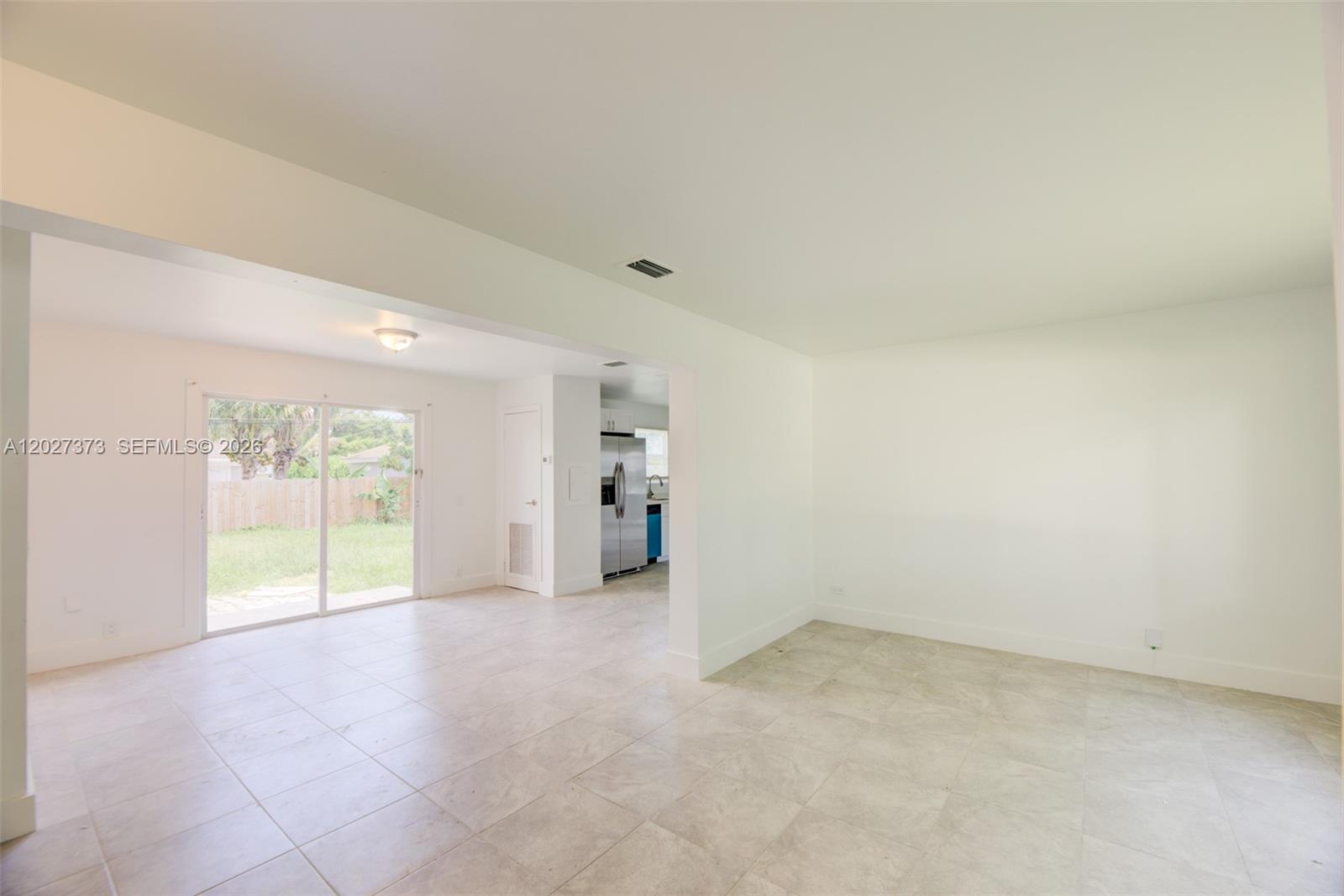 3327 Sapphire Road Lake Worth, FL 33462 - Photo 5 of 34