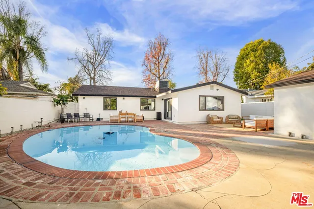 $1,579,000 | 5226 Woodman Avenue, Sherman Oaks, CA 91401