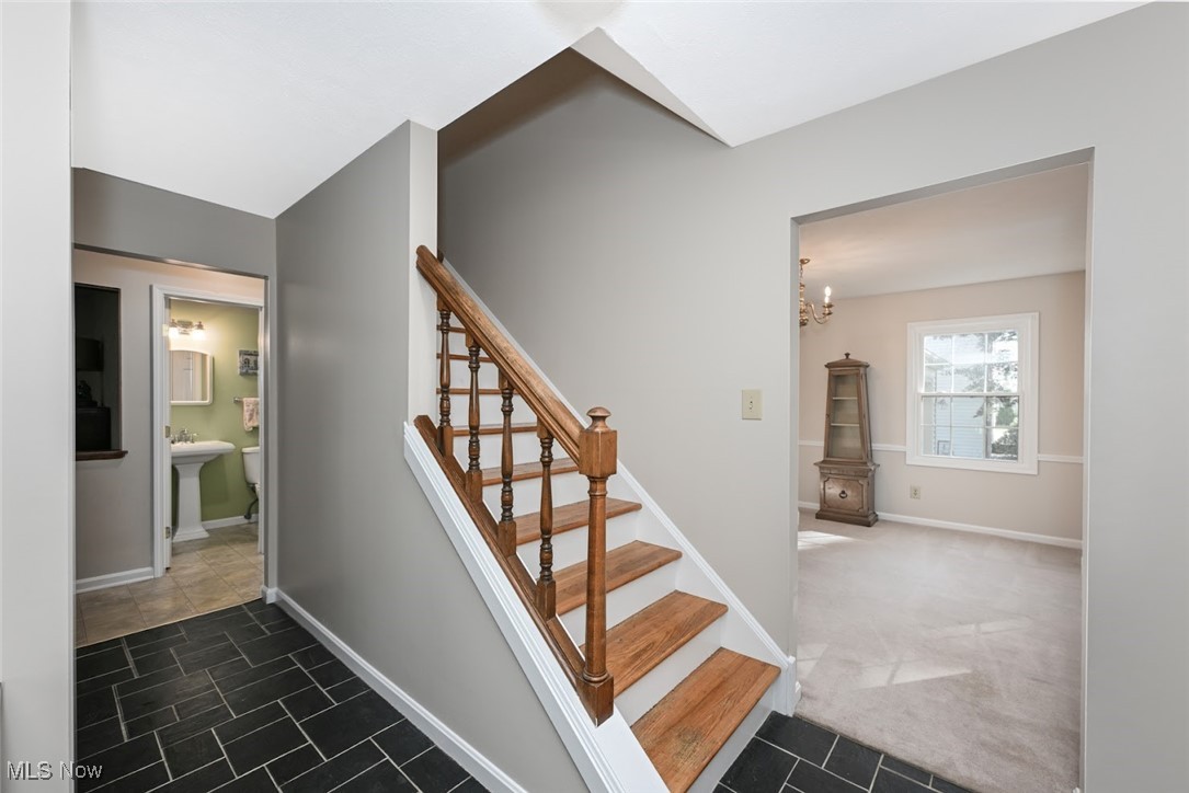 28536 Knickerbocker Road Bay Village, OH 44140 - Photo 4 of 43 Gallery Image 4