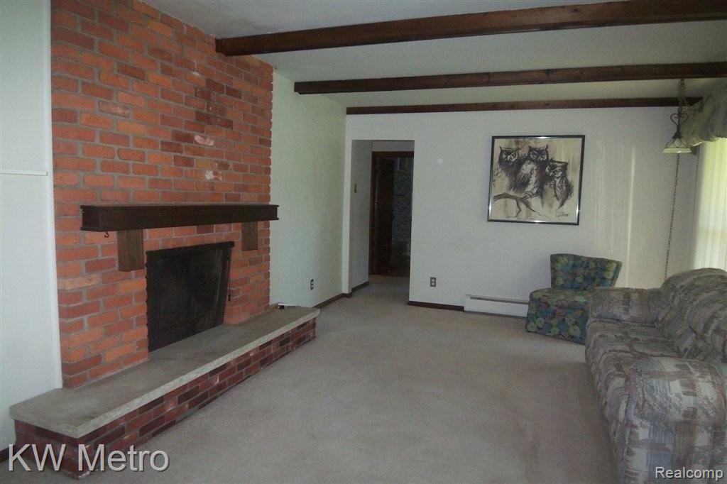 875 East Square Lake Road Troy, MI 48085 - Photo 9 of 9 Living room.jpg