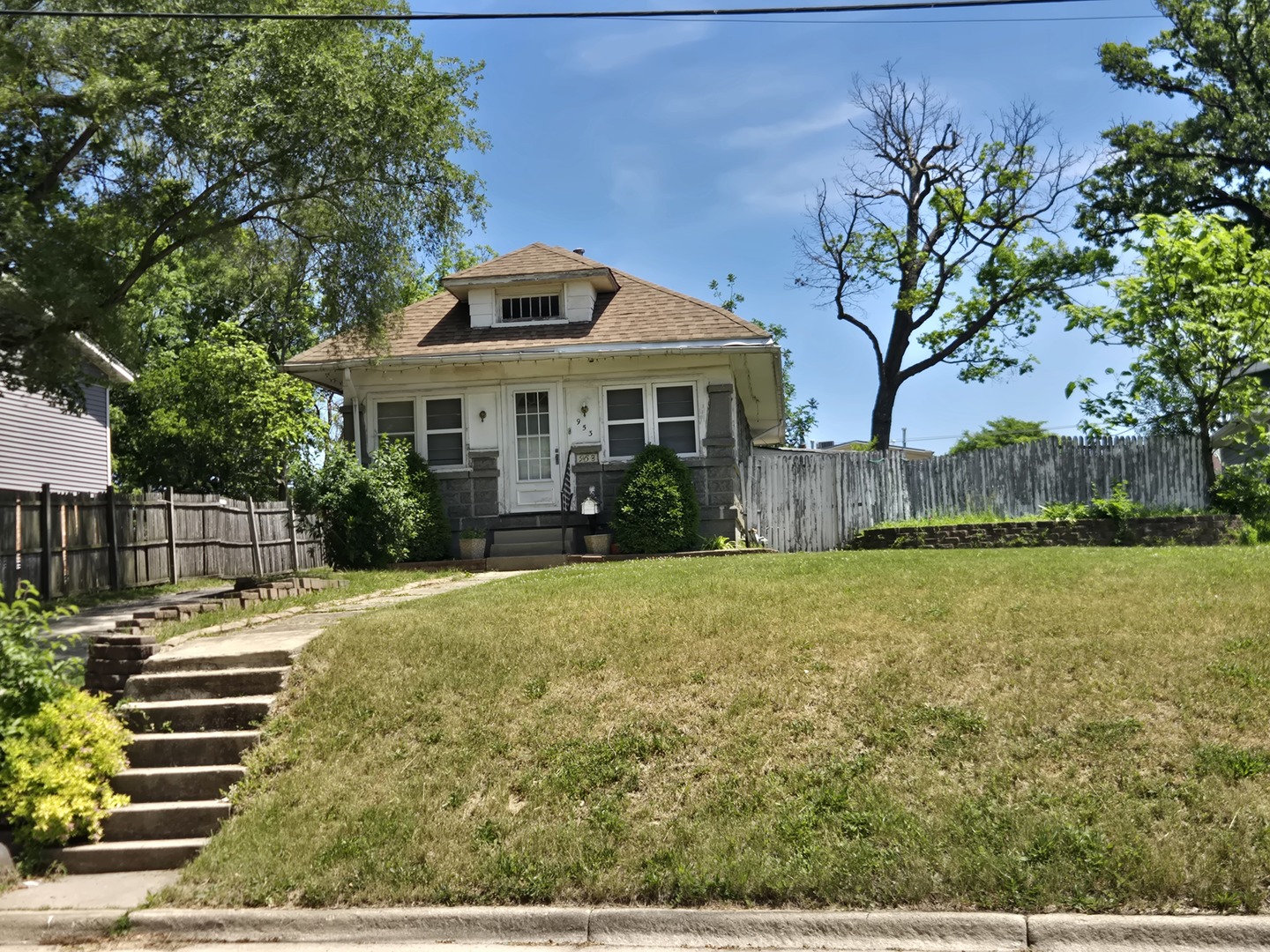 953 Elizabeth Street Elgin, IL 60120 - Photo 9 of 10