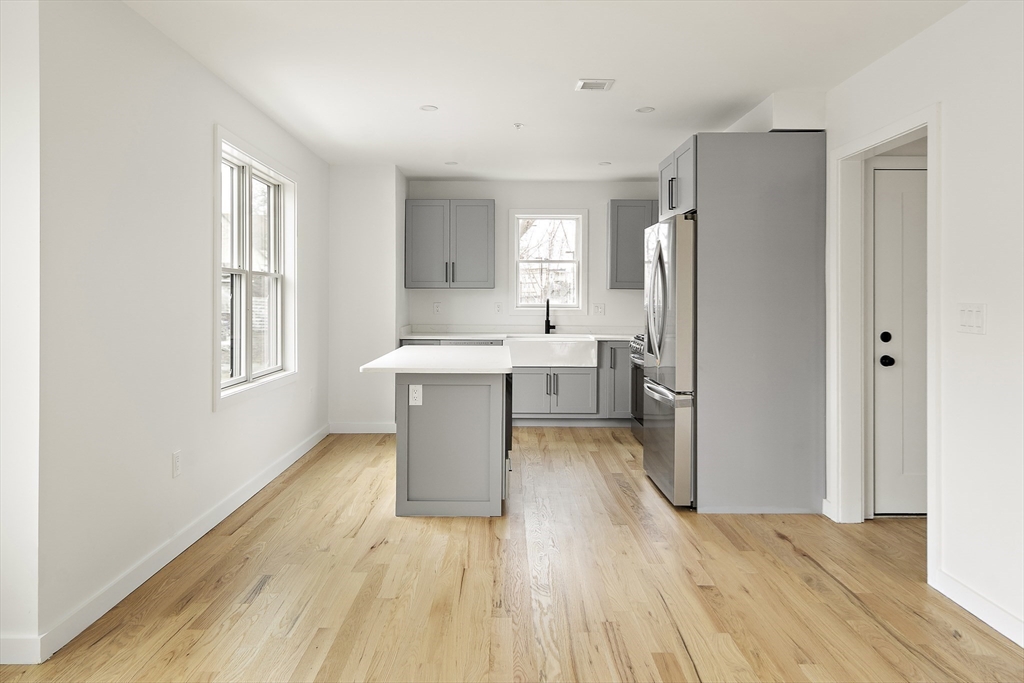 25 Hillsboro Street, Unit 2 Boston, MA 02125 - Photo 3 of 20