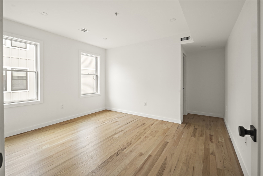 25 Hillsboro Street, Unit 2 Boston, MA 02125 - Photo 7 of 20