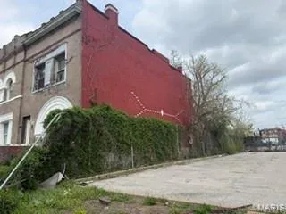 $29,900 | 5233 Cates Avenue, St. Louis, MO 63113