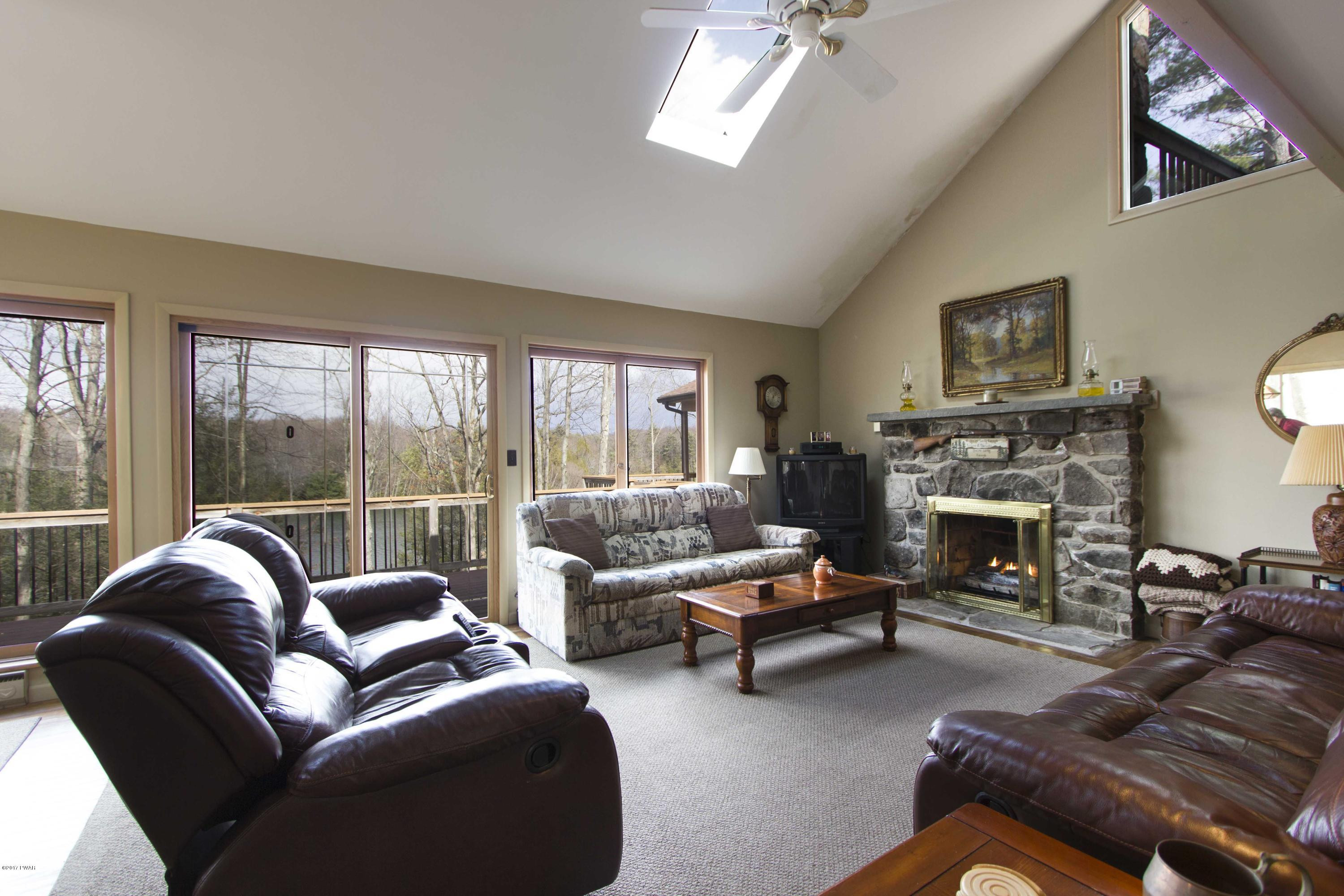 109 Doe Run Road Greentown, PA 18426 - Photo 4 of 34
