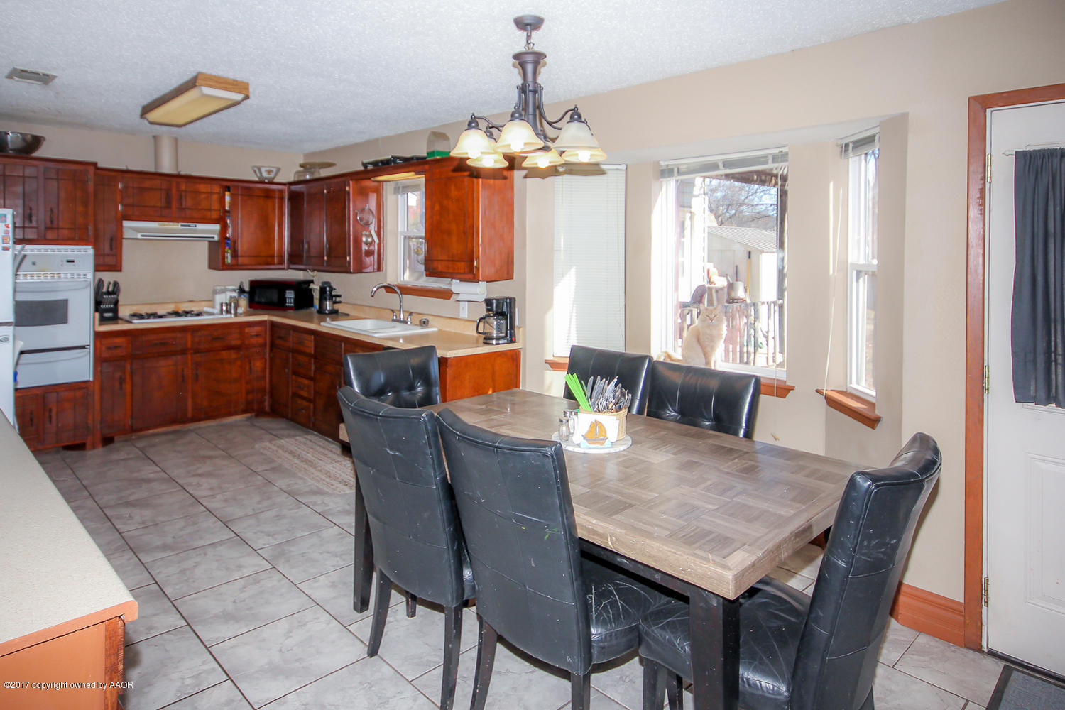 8113 Coronado Trail Amarillo, TX 79110 - Photo 6 of 25 Dining and Kitchen