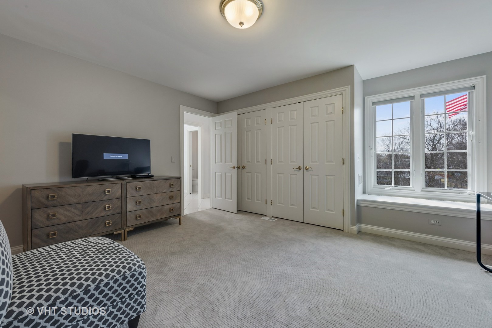 1426 Linden Road Northbrook, IL 60062 - Photo 18 of 27 a living room with furniture and a window