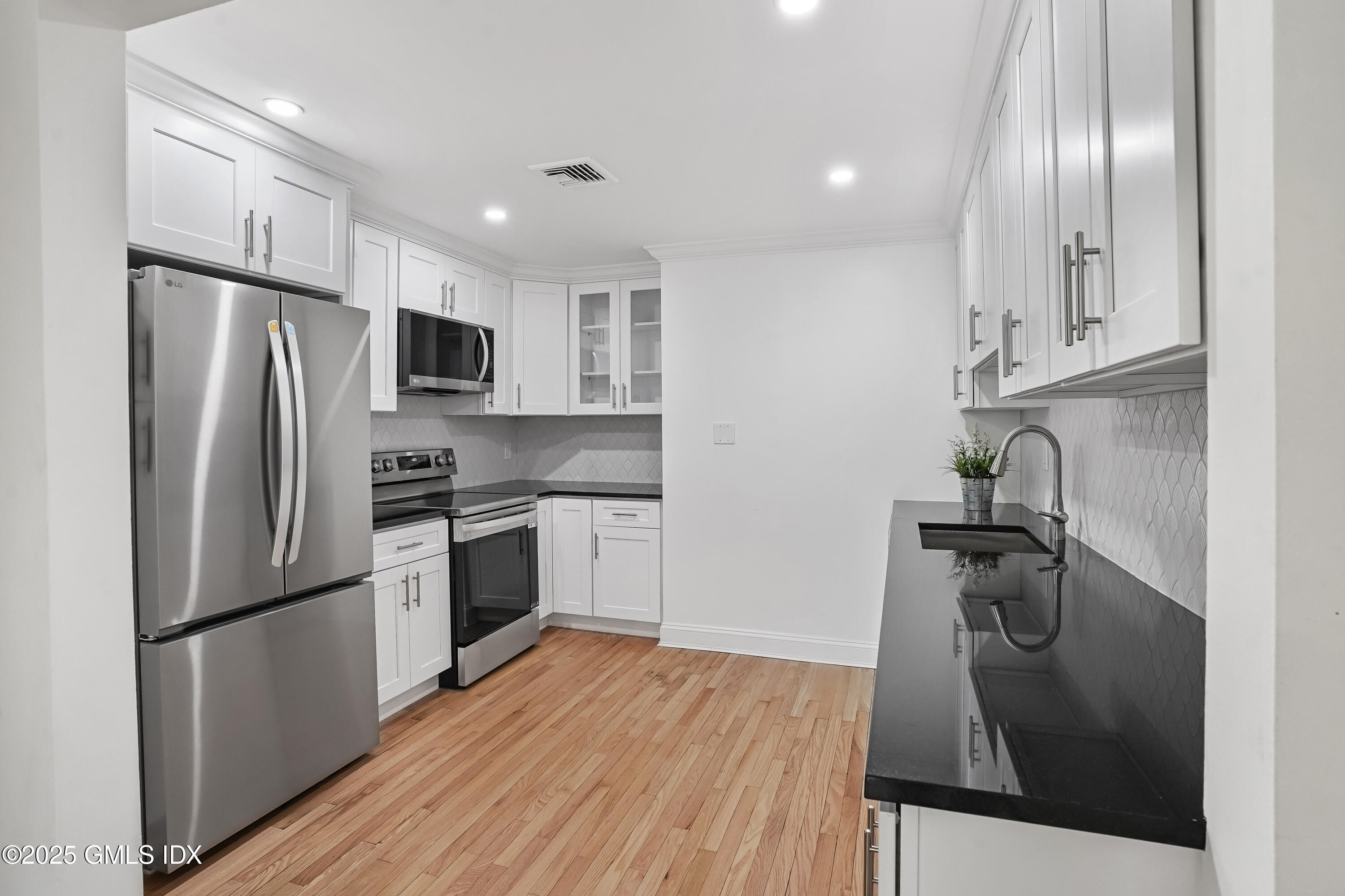 333 Palmer Hill Road, Unit 1E Riverside, CT 06878 - Photo 4 of 22 2-print-333-palmer-hill-rd-unit-2e