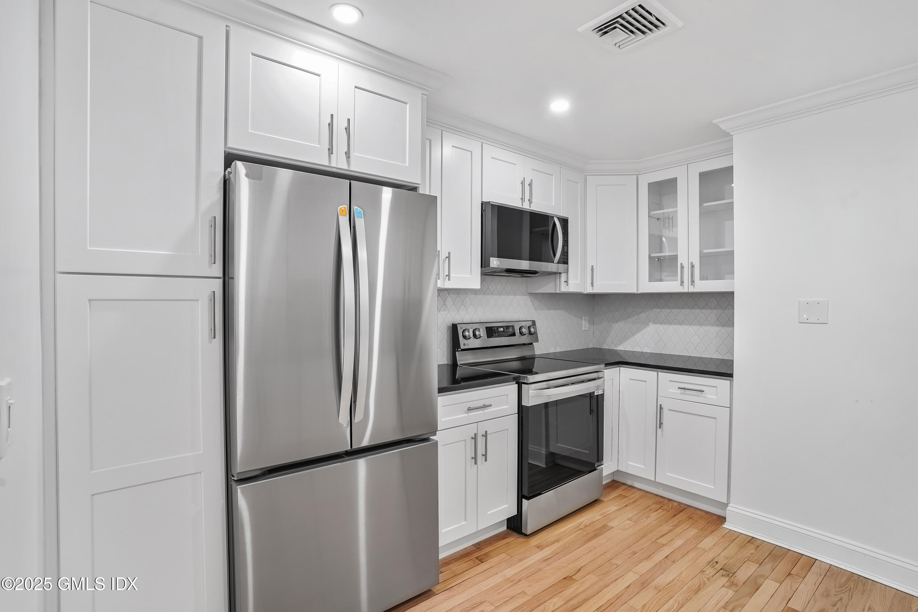 333 Palmer Hill Road, Unit 1E Riverside, CT 06878 - Photo 5 of 22 4-print-333-palmer-hill-rd-unit-2e