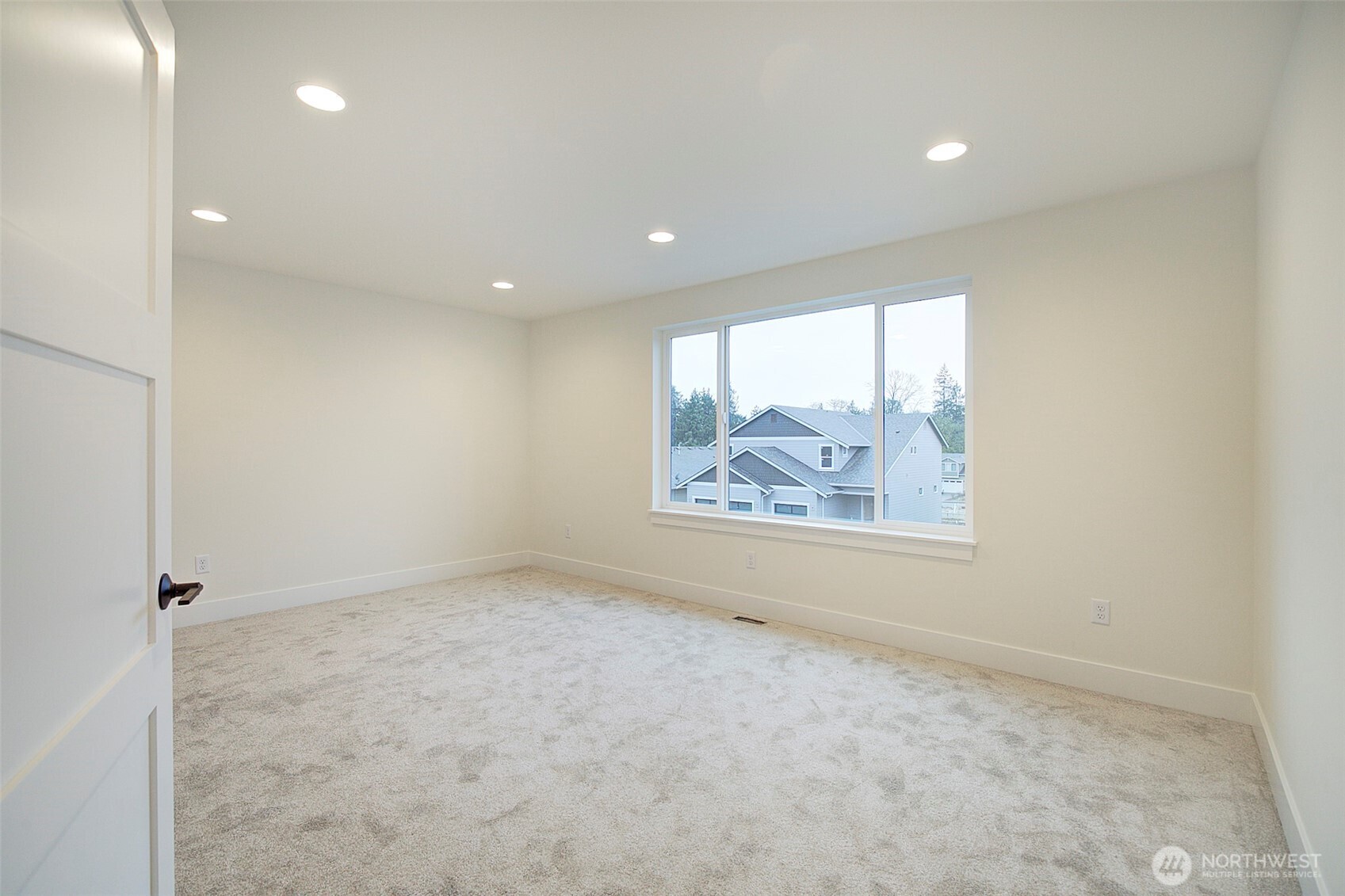 727 Covington Avenue Snohomish, WA 98290 - Photo 14 of 36 a view of an empty room with a window