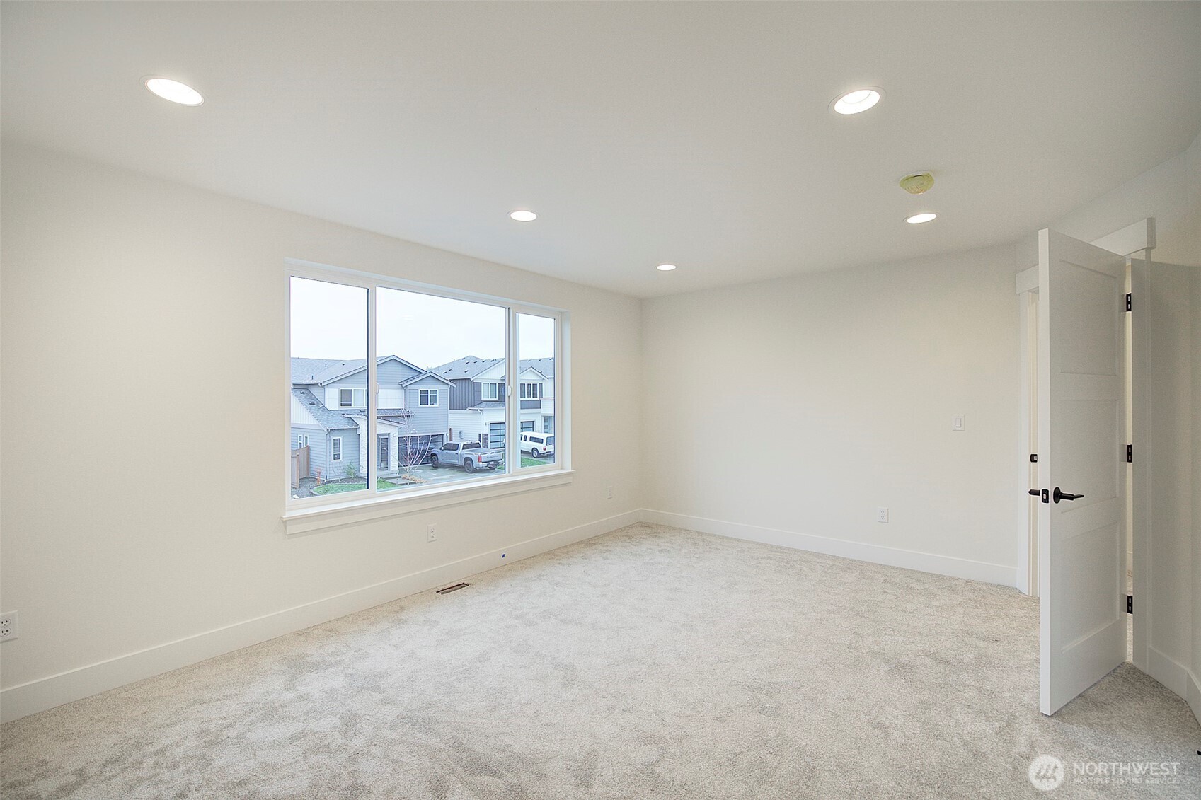 727 Covington Avenue Snohomish, WA 98290 - Photo 15 of 36 an empty room with a window