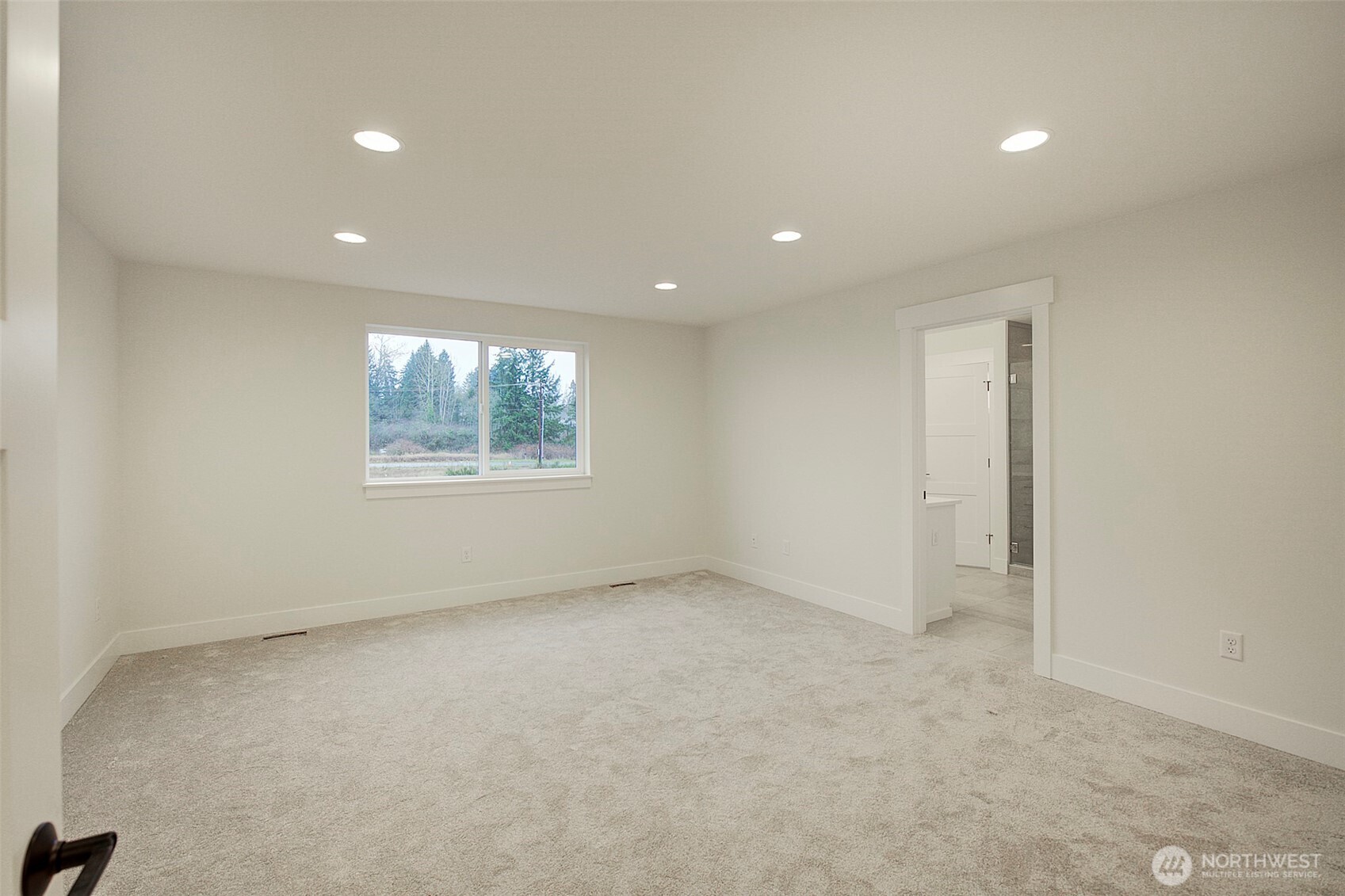 727 Covington Avenue Snohomish, WA 98290 - Photo 17 of 36 an empty room with a window