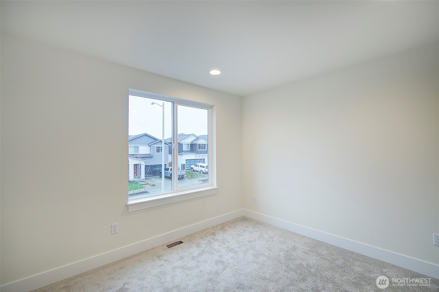 727 Covington Avenue Snohomish, WA 98290 - Photo 22 of 36 an empty room with windows