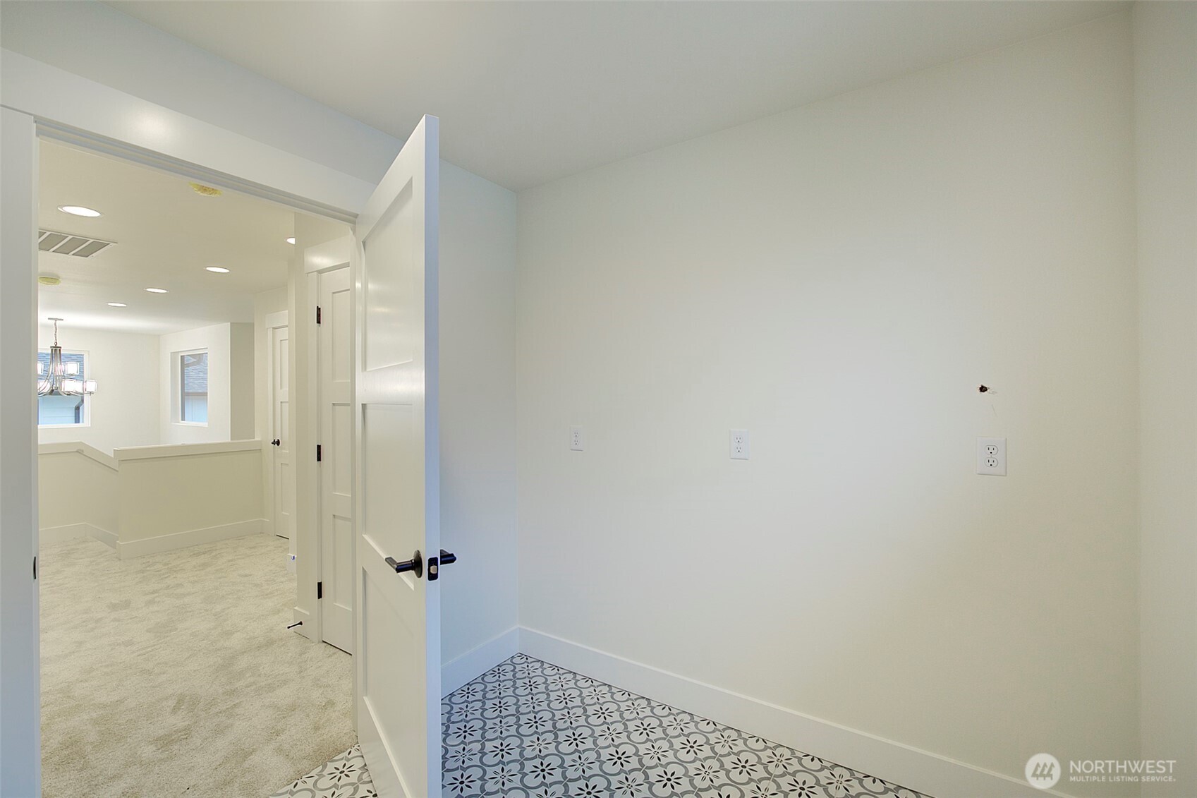 727 Covington Avenue Snohomish, WA 98290 - Photo 29 of 36 a bathroom with a shower