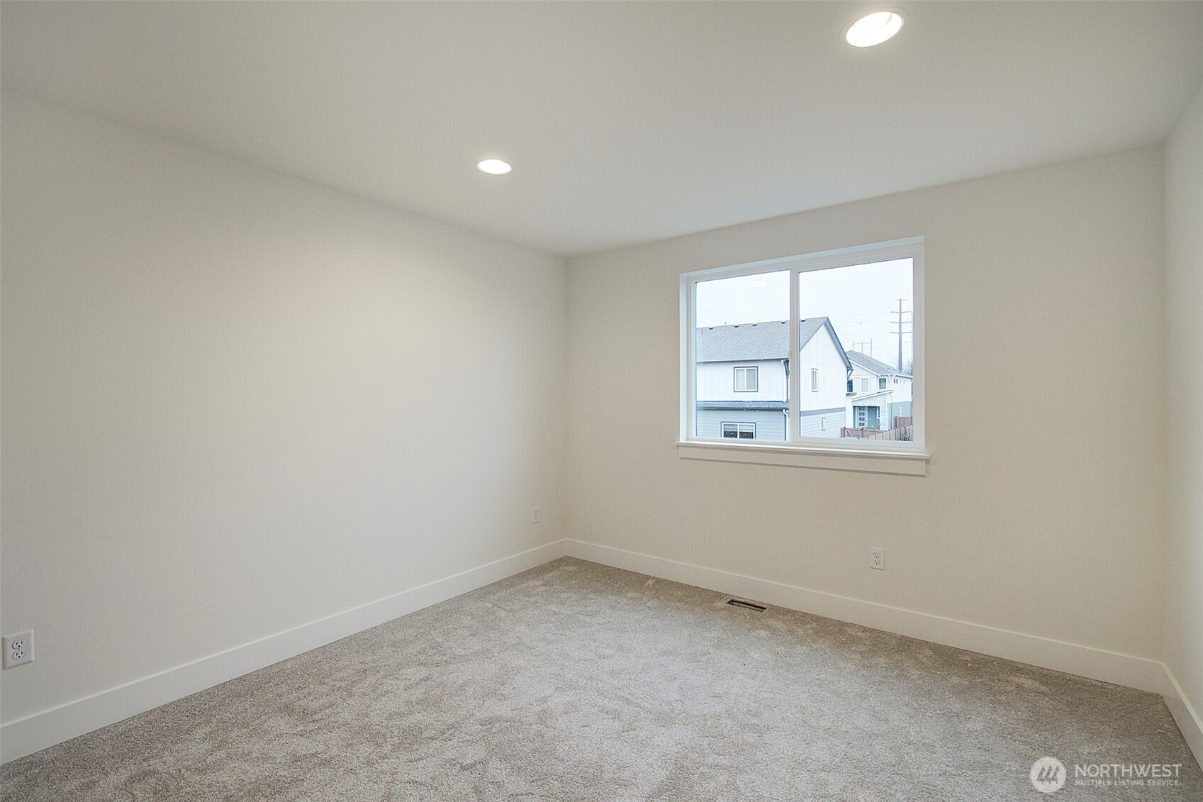 727 Covington Avenue Snohomish, WA 98290 - Photo 30 of 36 an empty room with a window