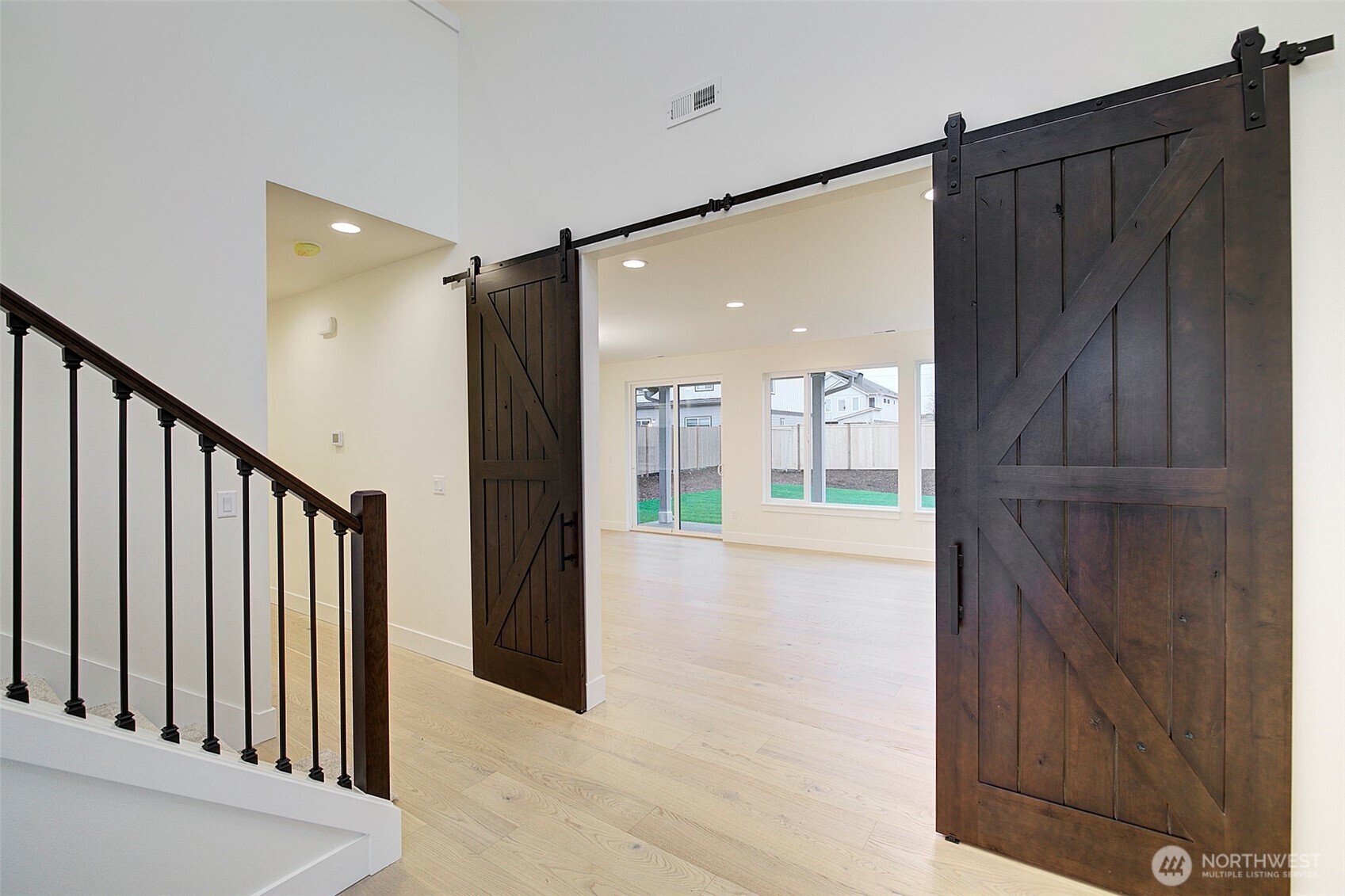 727 Covington Avenue Snohomish, WA 98290 - Photo 3 of 36 a view of a hallway with wooden floor and staircase