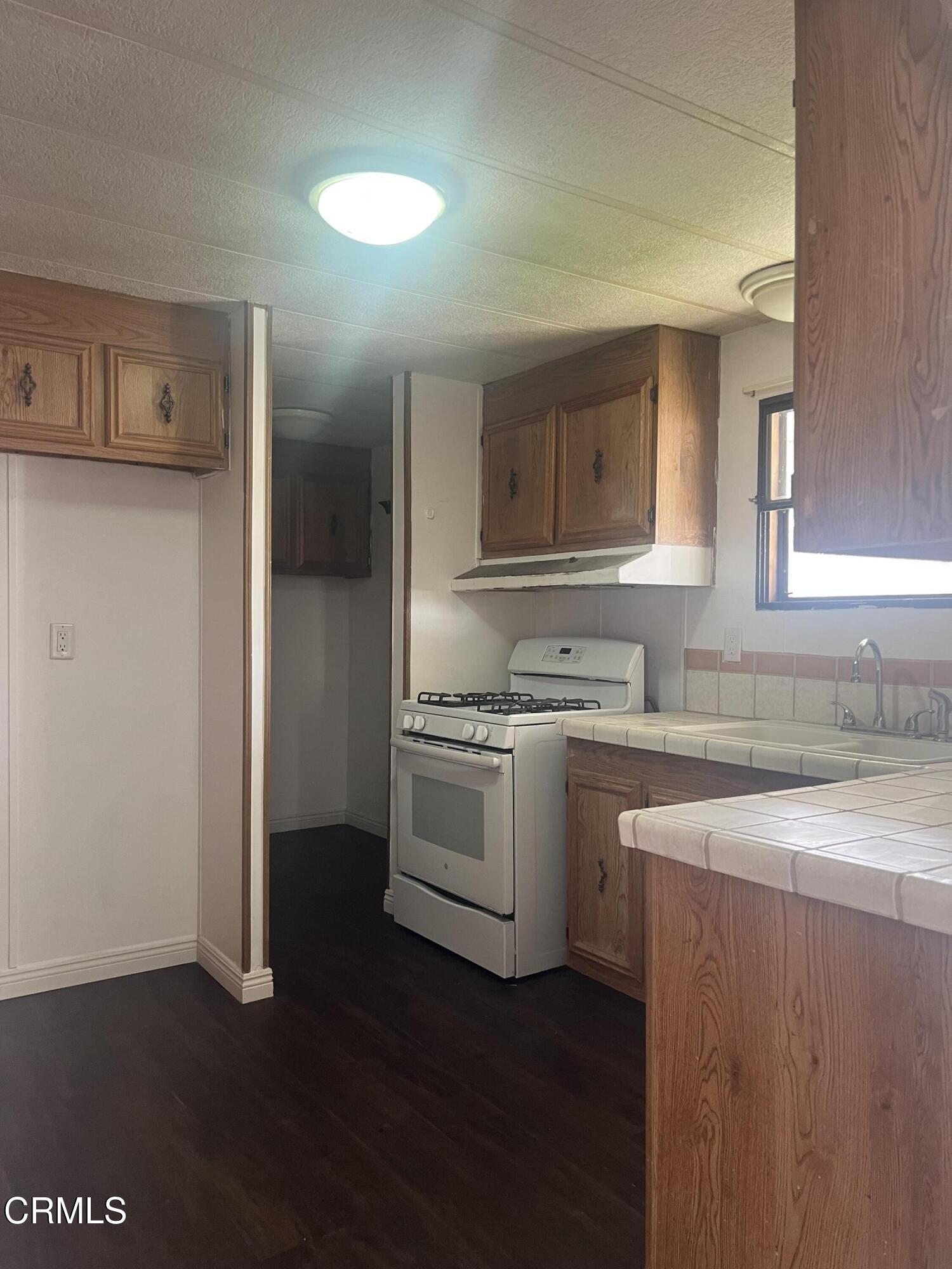 601 Pacheco Road, Unit 29 Bakersfield, CA 93307 - Photo 4 of 15 kitchen