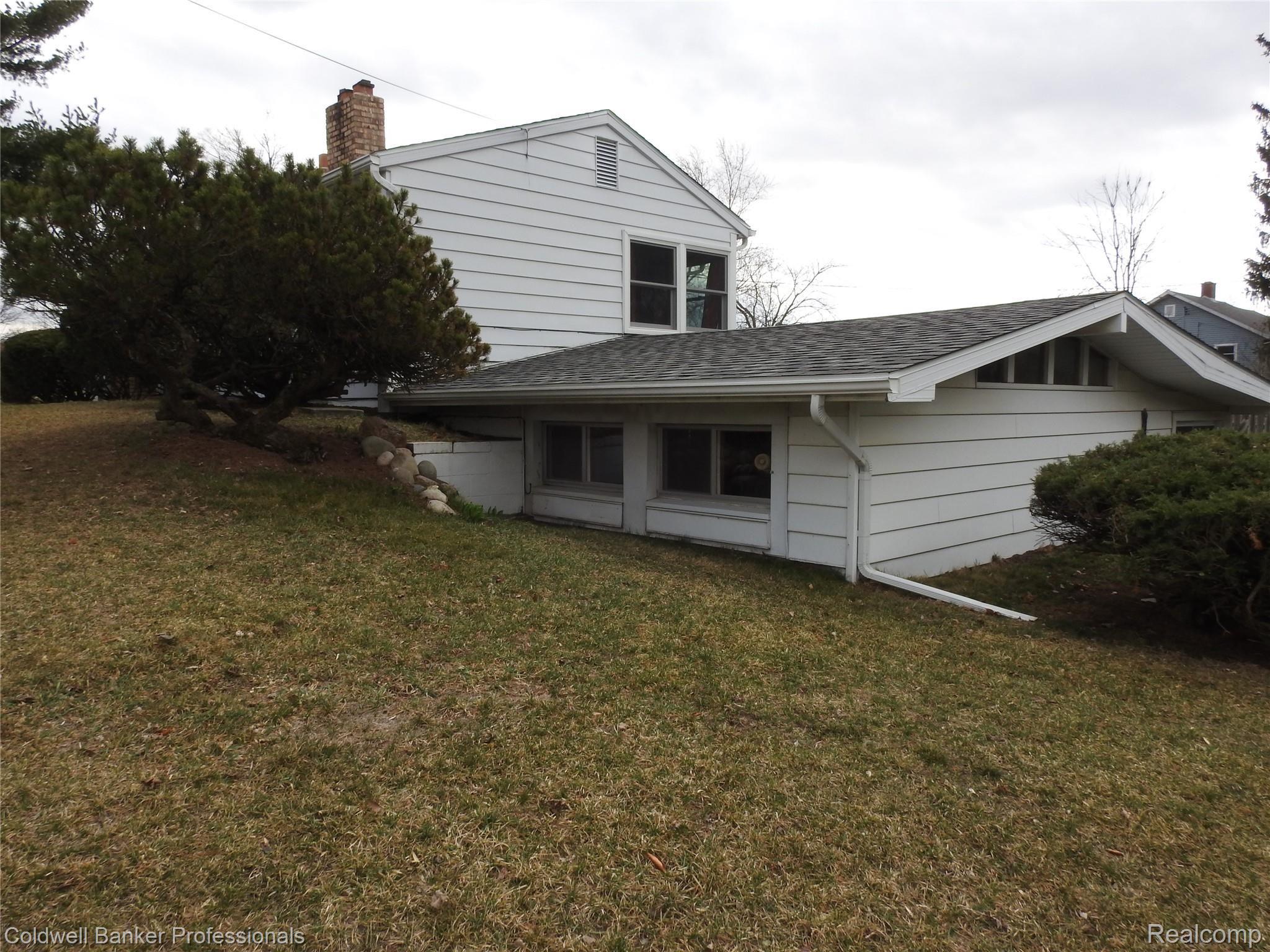 1994 Imlay City Road Lapeer, MI 48446 - Photo 3 of 30 DSCN1114.JPG