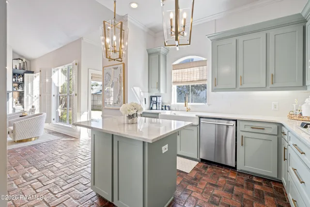 $589,000 | 302 Farmington Drive, Lafayette, LA 70503