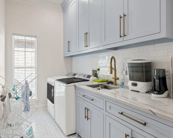 $589,000 | 302 Farmington Drive, Lafayette, LA 70503