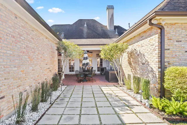 $589,000 | 302 Farmington Drive, Lafayette, LA 70503