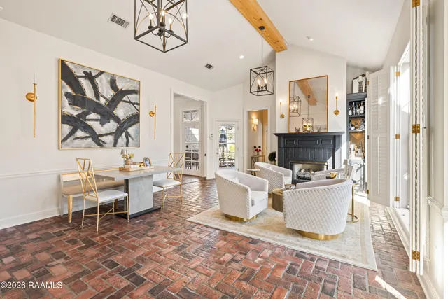 $589,000 | 302 Farmington Drive, Lafayette, LA 70503