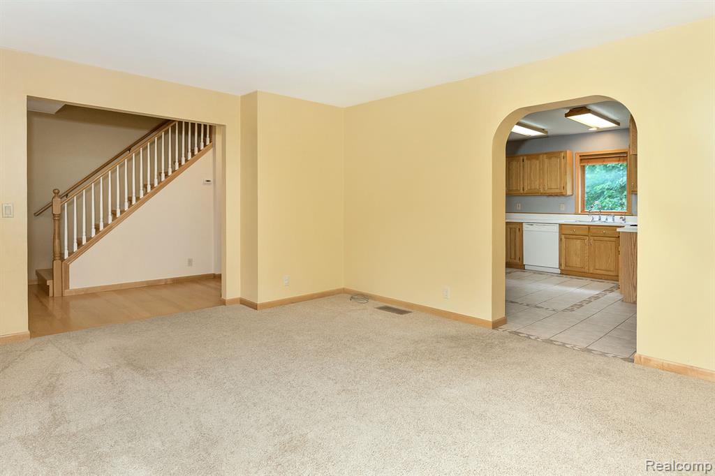 7653 Chase Lake Road Fowlerville, MI 48836 - Photo 14 of 52