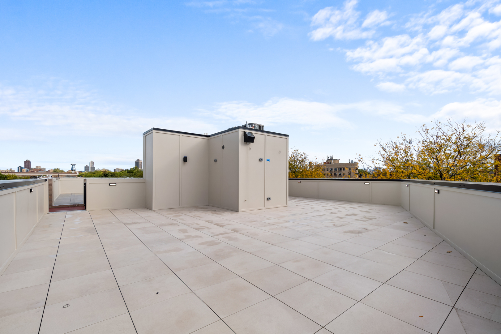 2832 North Racine Avenue, Unit 2W Chicago, IL 60657 - Photo 27 of 31 a view of a terrace