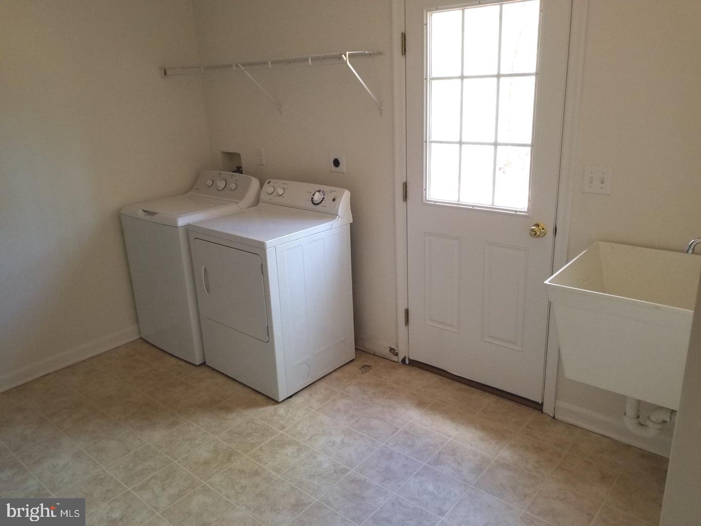 109 Collier Road Grasonville, MD 21638 - Photo 15 of 17 Laundry/Mudroom