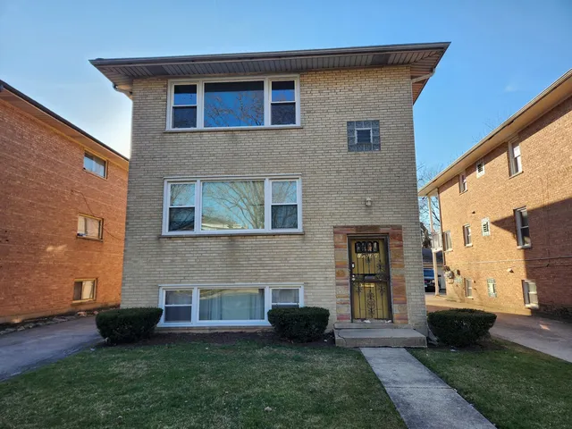 $1,750 | 1018 South 11th Avenue, Unit 2, Maywood, IL 60153