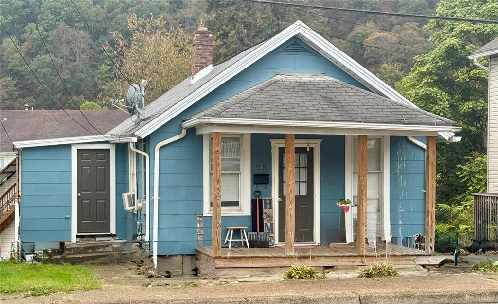 a view of a house with street